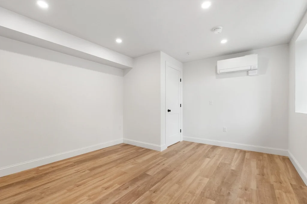 2 bed, 1 bath apartment for rent at 32 Beacon St Unit 4, Gloucester — photo 25 of 30