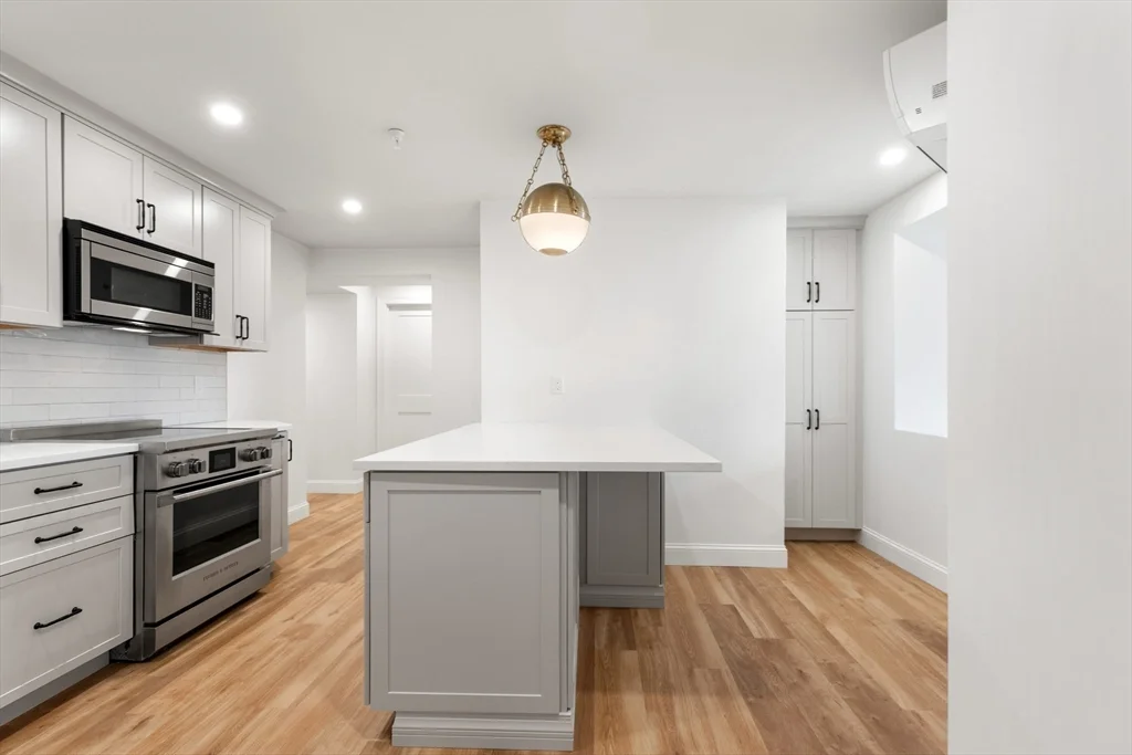 2 bed, 1 bath apartment for rent at 32 Beacon St Unit 4, Gloucester — photo 11 of 30