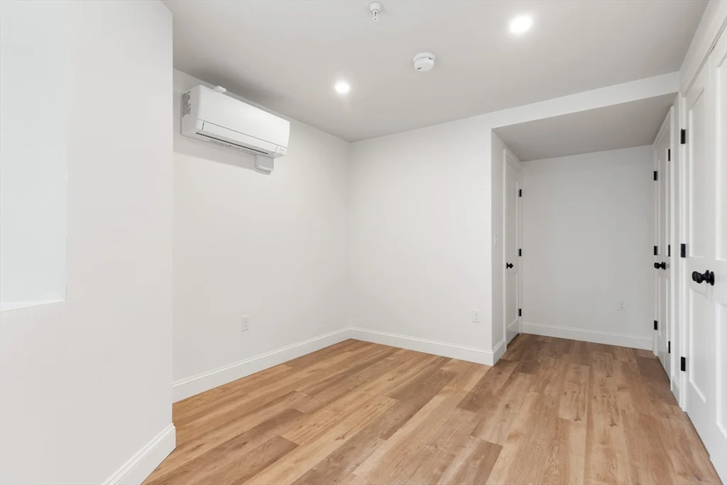 2 bed, 1 bath apartment for rent at 32 Beacon St Unit 4, Gloucester — photo 29 of 30