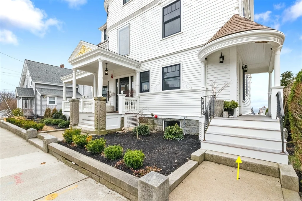 2 bed, 1 bath apartment for rent at 32 Beacon St Unit 4, Gloucester
