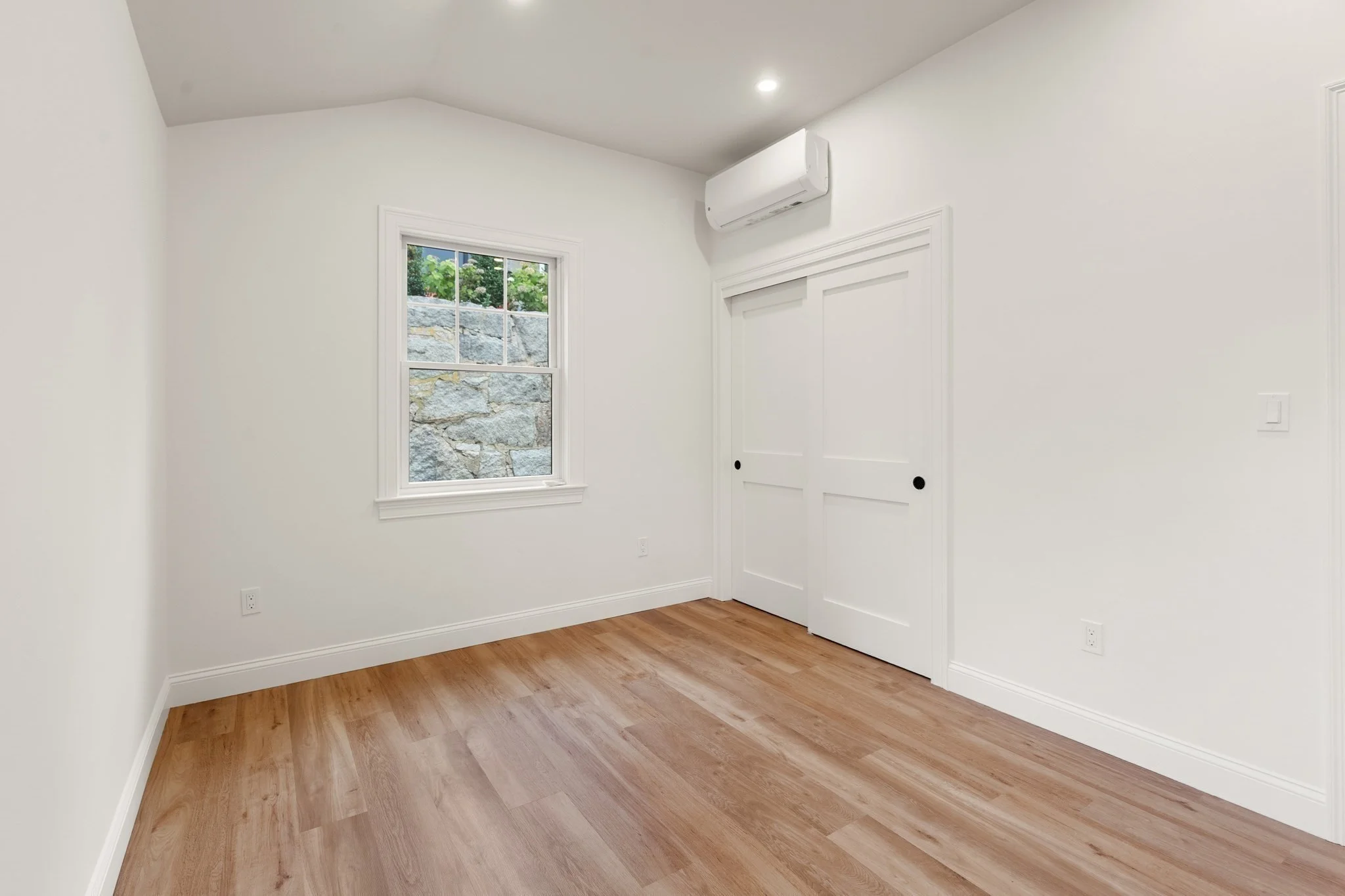 1 bed, 1 bath apartment for rent at 32 Beacon St Unit 5, Gloucester — photo 19 of 33