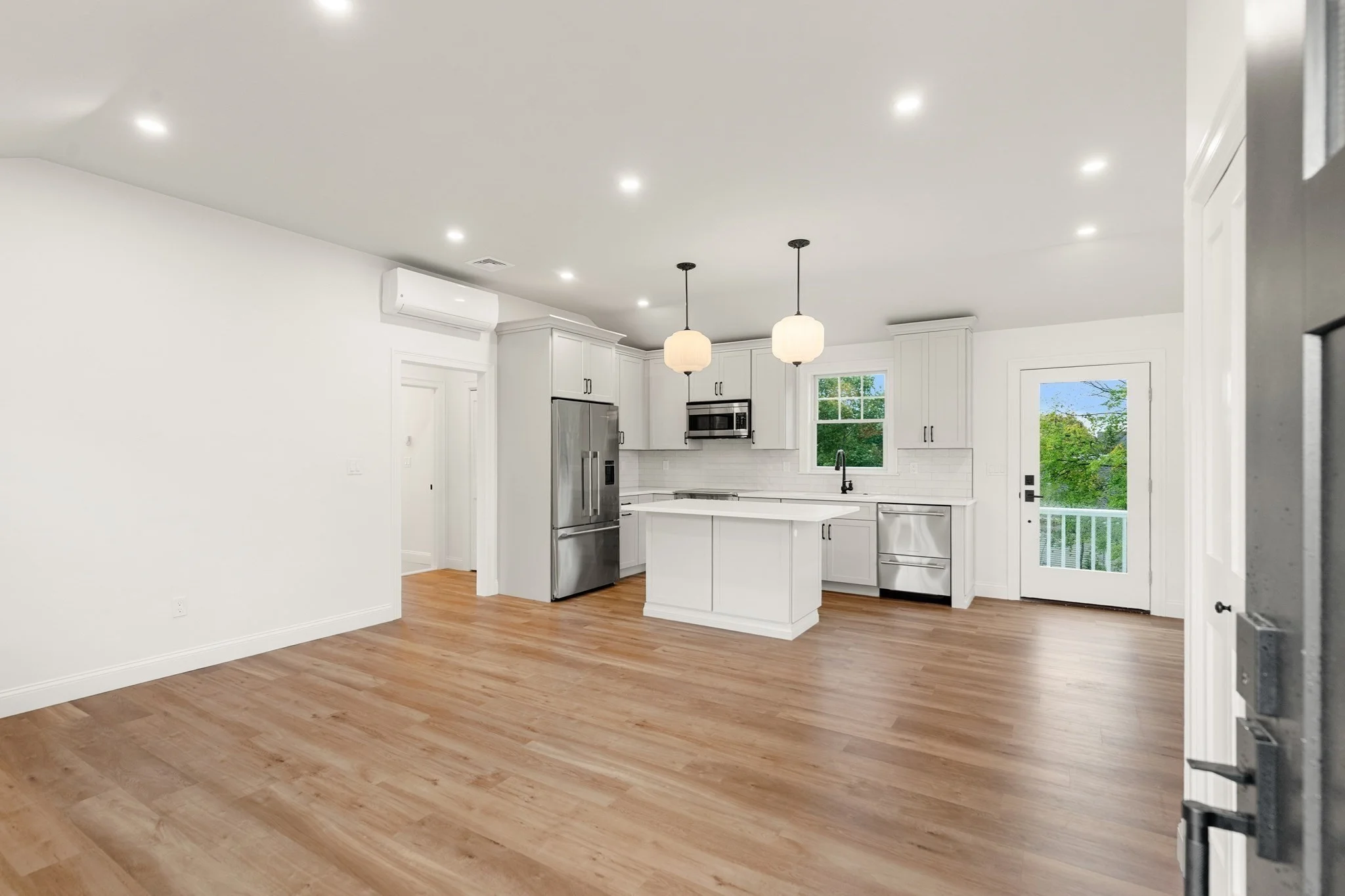1 bed, 1 bath apartment for rent at 32 Beacon St Unit 5, Gloucester — photo 3 of 33
