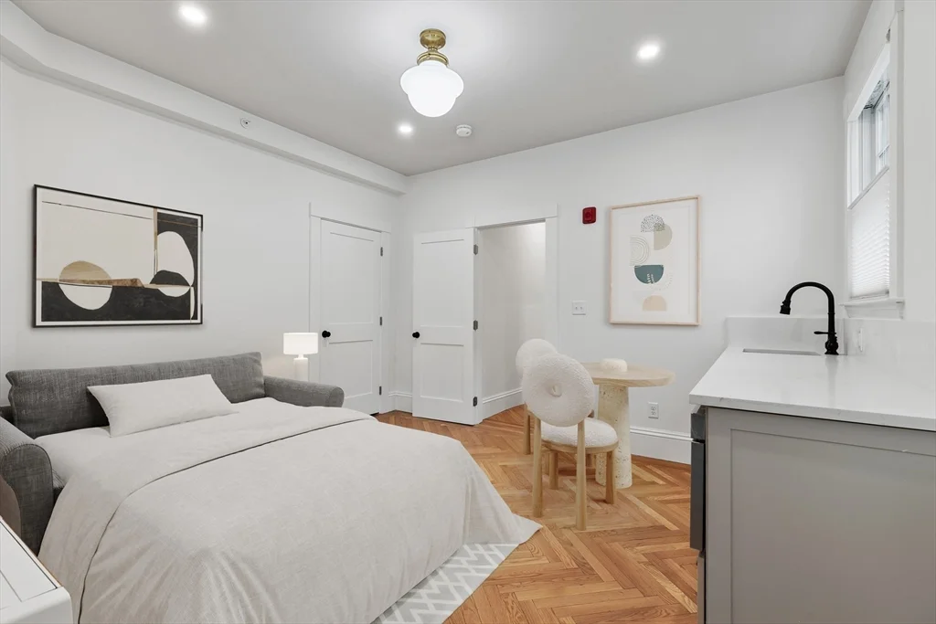1 bed, 1 bath apartment for rent at 32 Beacon Unit 1B, Gloucester — photo 5 of 11