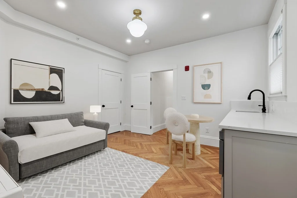 1 bed, 1 bath apartment for rent at 32 Beacon Unit 1B, Gloucester — photo 4 of 11