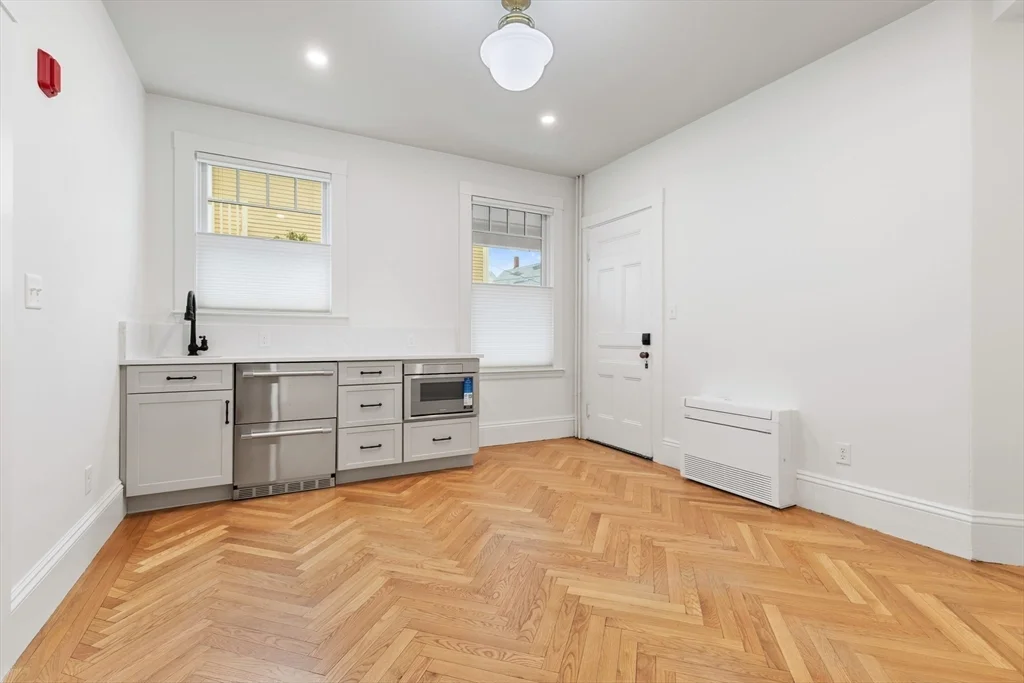 1 bed, 1 bath apartment for rent at 32 Beacon Unit 1B, Gloucester — photo 7 of 11