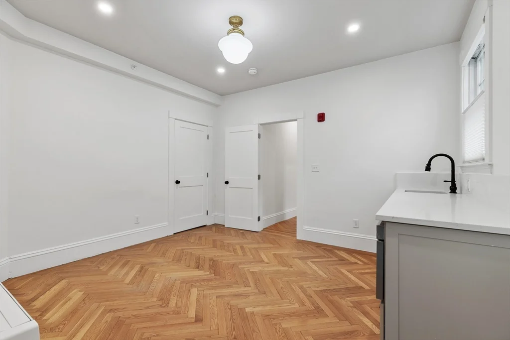 1 bed, 1 bath apartment for rent at 32 Beacon Unit 1B, Gloucester — photo 3 of 11