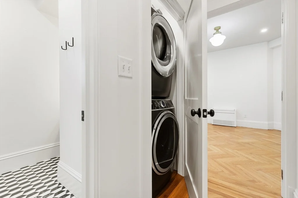 1 bed, 1 bath apartment for rent at 32 Beacon Unit 1B, Gloucester — photo 10 of 11