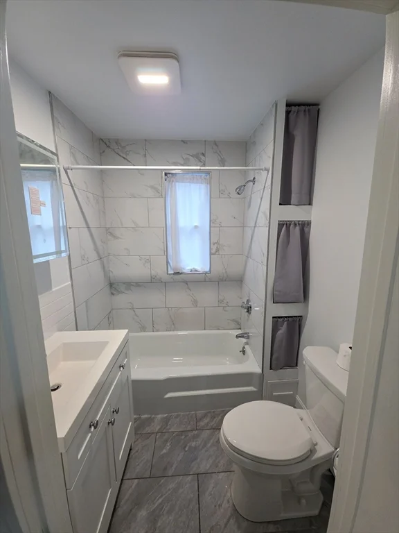 2 bed, 1 bath apartment for rent at 32 Bellevue St Unit A, Lowell — photo 6 of 18