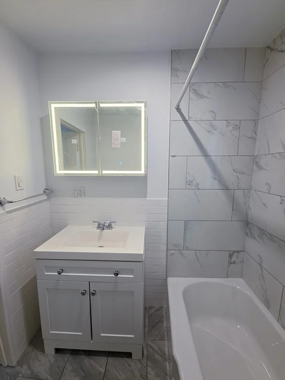 2 bed, 1 bath apartment for rent at 32 Bellevue St Unit A, Lowell — photo 5 of 18