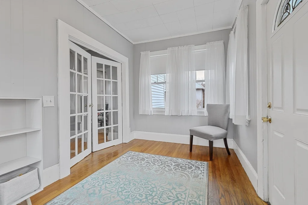 3 bed, 1 bath apartment for rent at 32 Beloit Rd, The Manor — photo 4 of 24