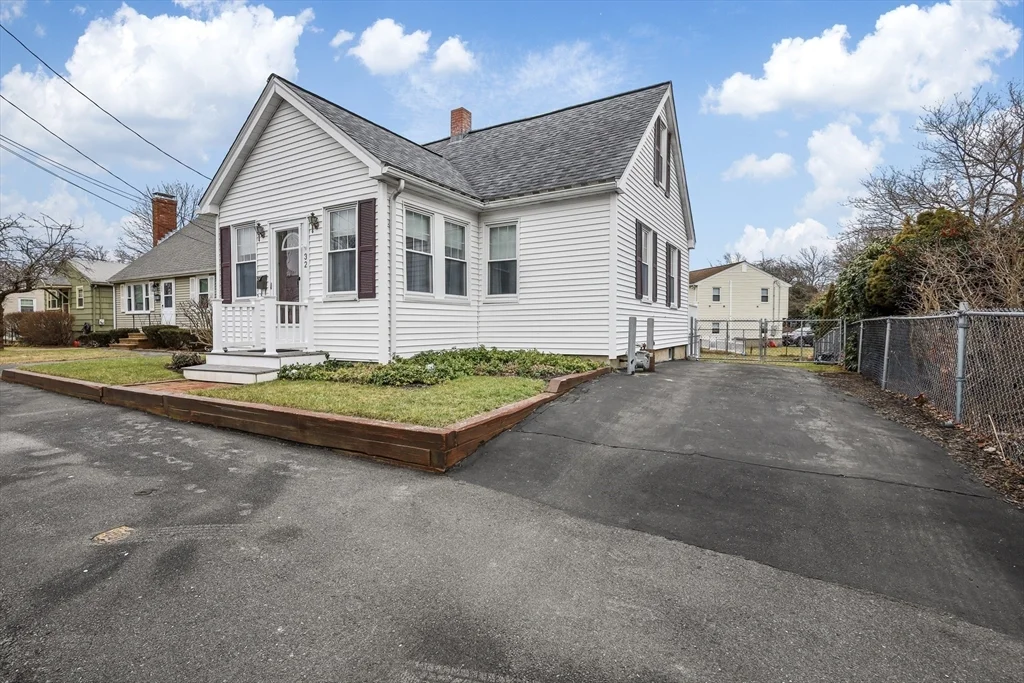 3 bed, 1 bath apartment for rent at 32 Beloit Rd, The Manor — photo 18 of 24