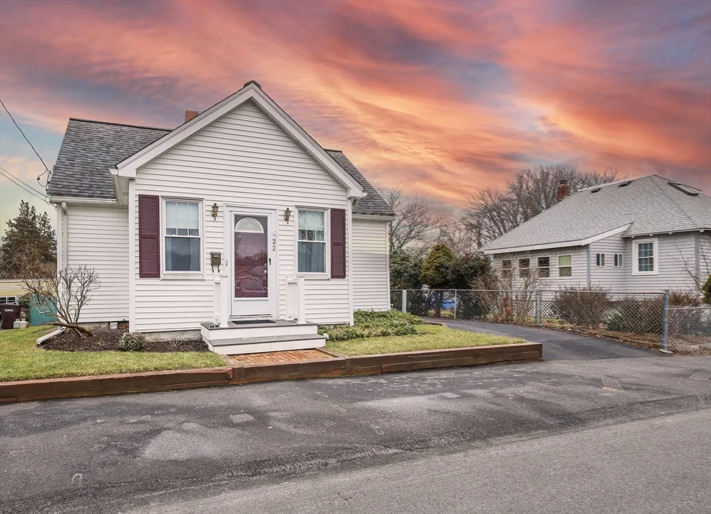 3 bed, 1 bath apartment for rent at 32 Beloit Rd, The Manor — photo 1 of 24