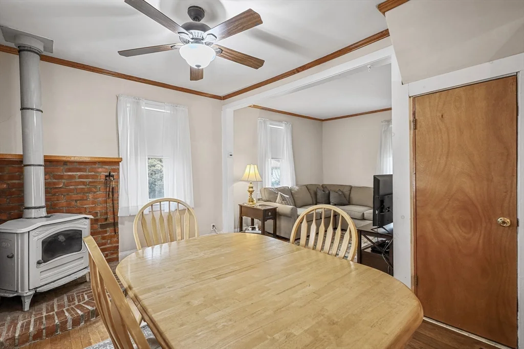 3 bed, 1 bath apartment for rent at 32 Beloit Rd, The Manor — photo 10 of 24