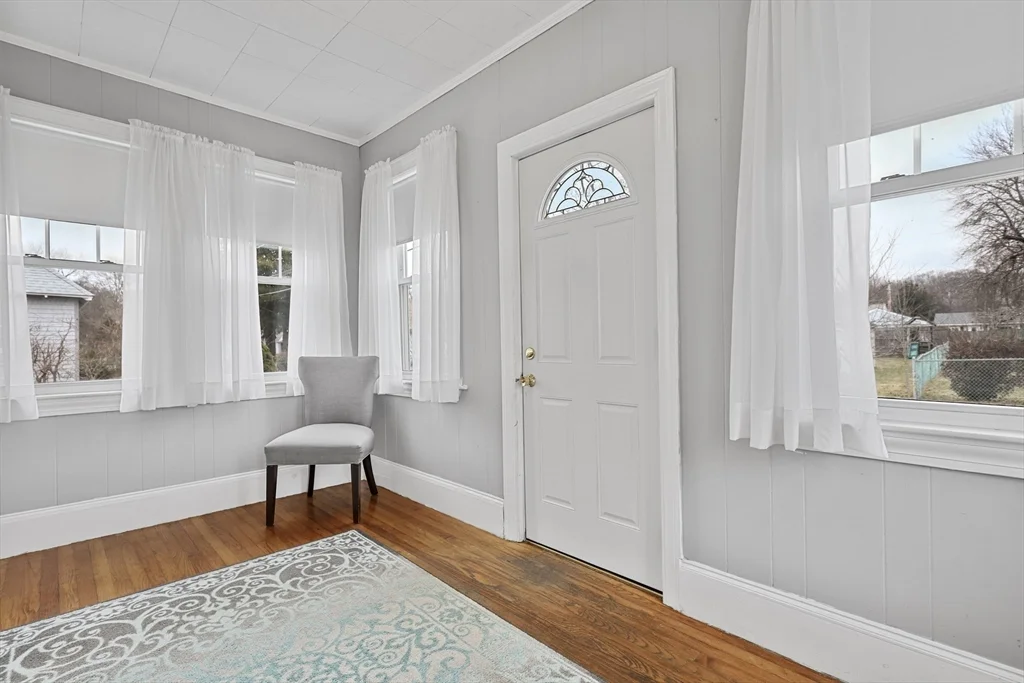 3 bed, 1 bath apartment for rent at 32 Beloit Rd, The Manor — photo 6 of 24