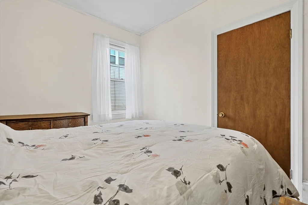 3 bed, 1 bath apartment for rent at 32 Beloit Rd, The Manor — photo 11 of 24