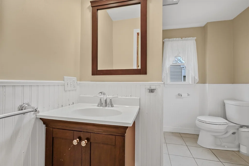 3 bed, 1 bath apartment for rent at 32 Beloit Rd, The Manor — photo 12 of 24
