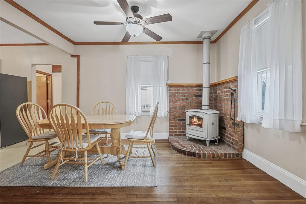 3 bed, 1 bath apartment for rent at 32 Beloit Rd, The Manor — photo 7 of 24