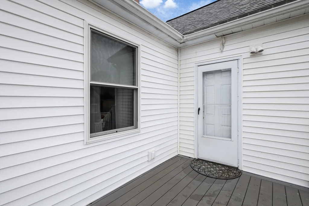 3 bed, 1 bath apartment for rent at 32 Beloit Rd, The Manor — photo 19 of 24