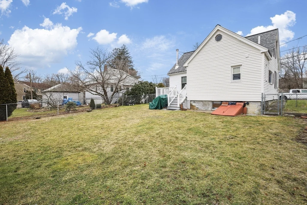 3 bed, 1 bath apartment for rent at 32 Beloit Rd, The Manor — photo 21 of 24
