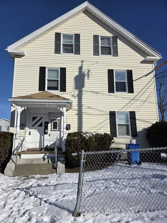 1 bed, 1 bath apartment for rent at 32 Brown Unit 1, Waltham — photo 1 of 7