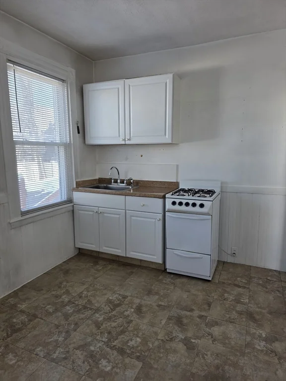 1 bed, 1 bath apartment for rent at 32 Brown Unit 1, Waltham — photo 6 of 7