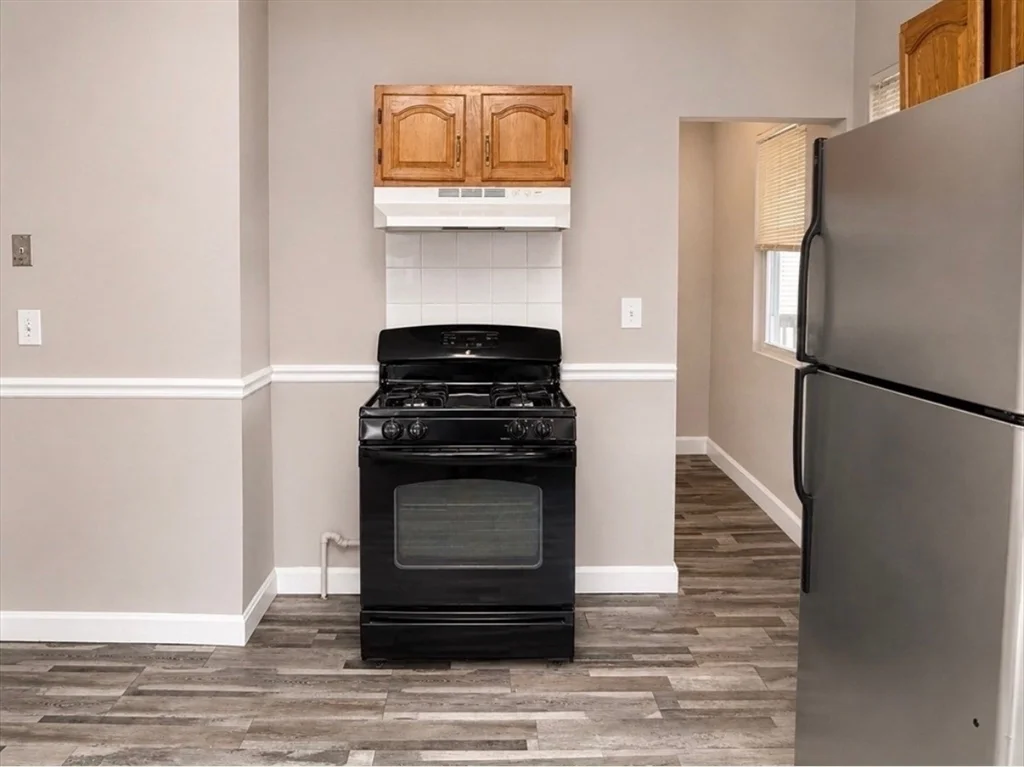 3 bed, 1 bath apartment for rent at 32 Callender St Unit 3, Dorchester — photo 3 of 8