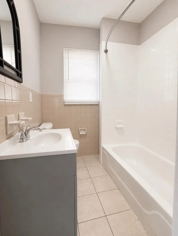 3 bed, 1 bath apartment for rent at 32 Callender St Unit 3, Dorchester — photo 5 of 8