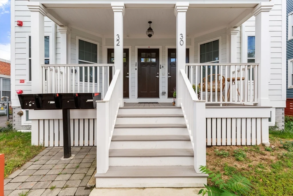 3 bed, 2 bath apartment for rent at 32 Cameron Ave Unit 32, Teele Square — photo 2 of 32