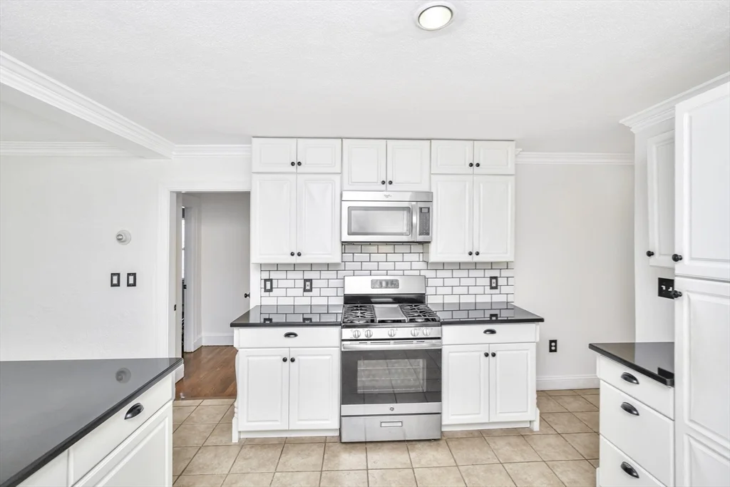 3 bed, 1 bath apartment for rent at 32 Cedrus Ave Unit 1, Roslindale — photo 12 of 21