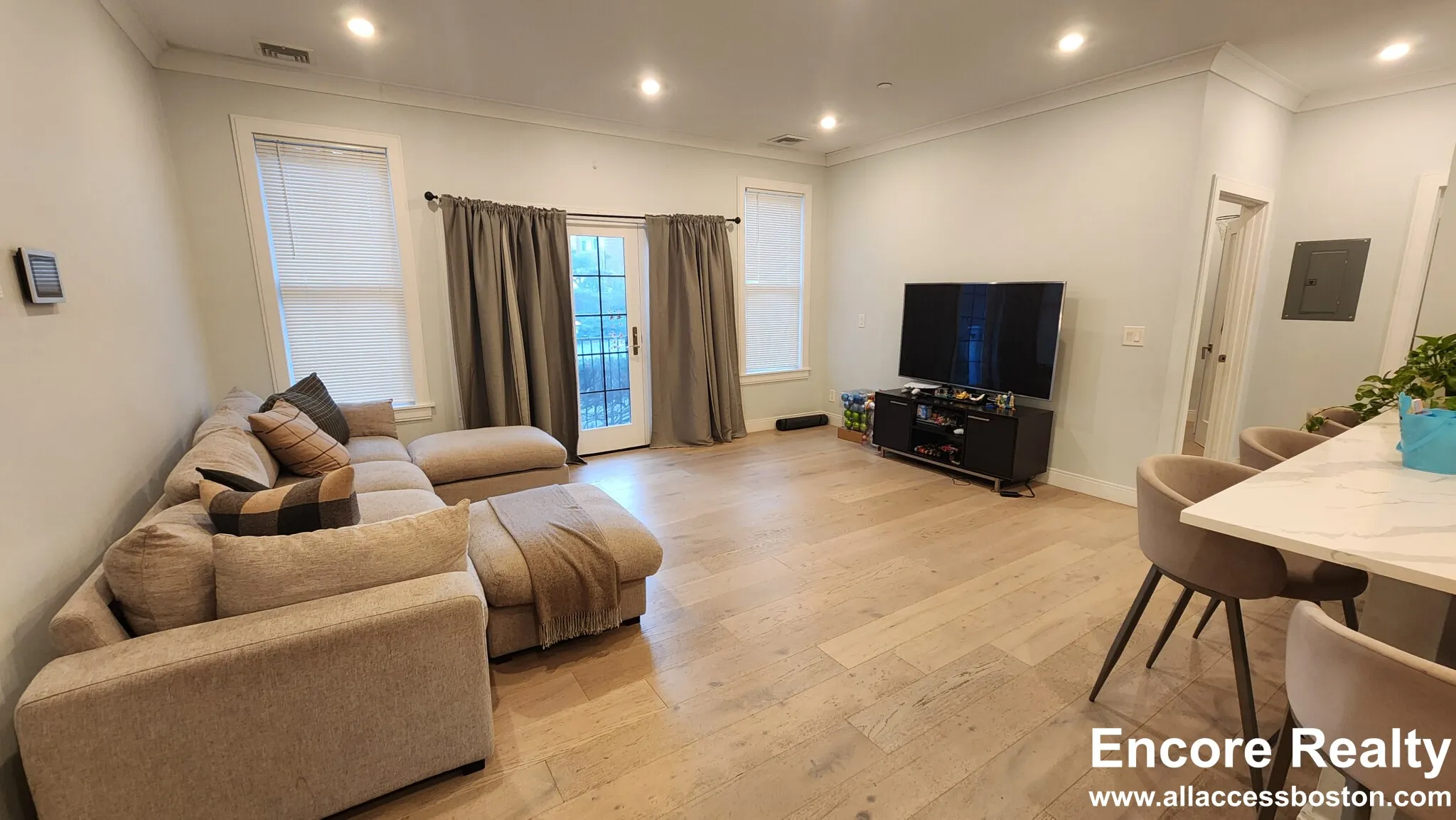 2 bed, 2 bath apartment for rent at 32 Cummins Highway Unit 2, Roslindale — photo 10 of 41