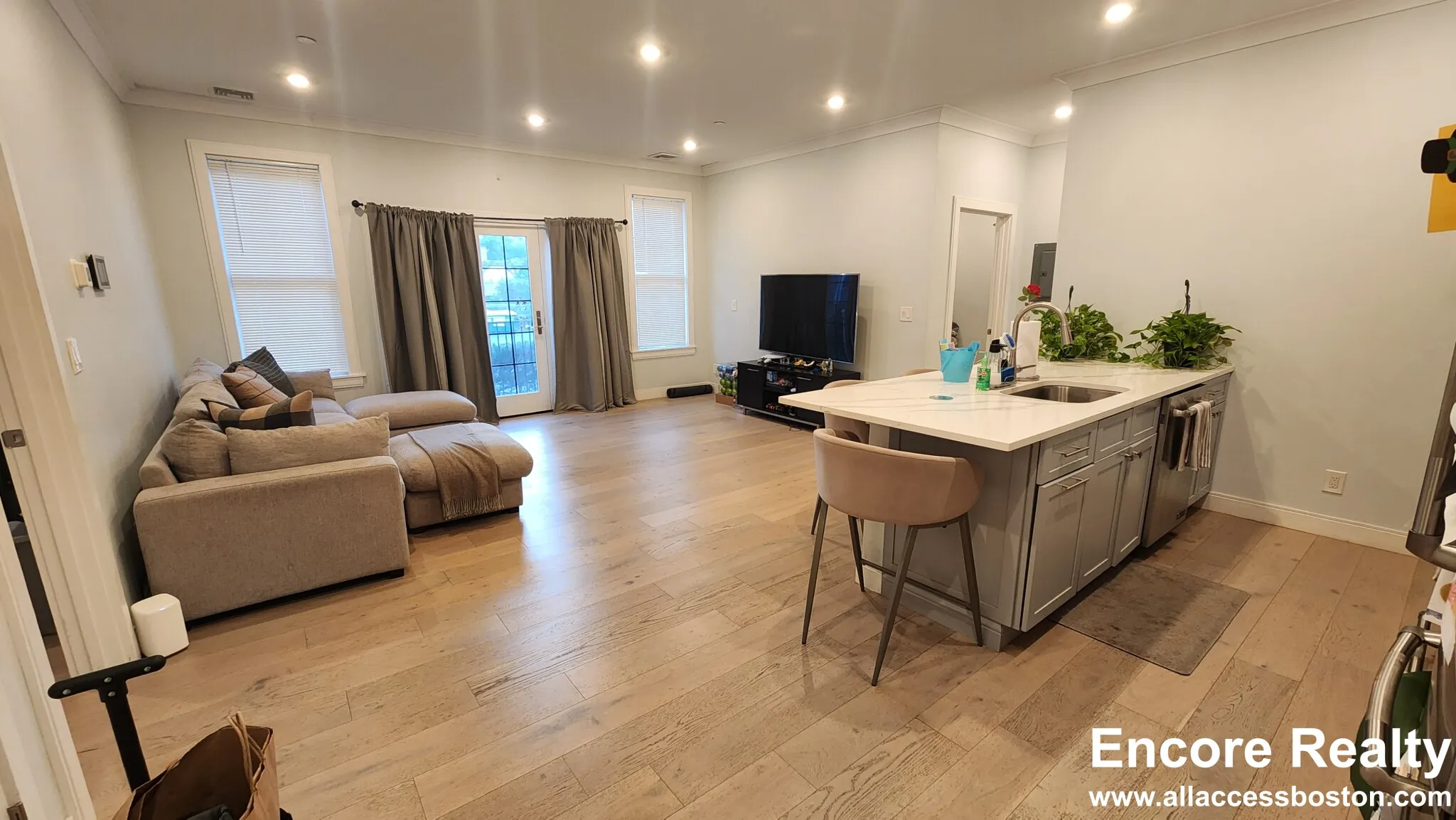 2 bed, 2 bath apartment for rent at 32 Cummins Highway Unit 2, Roslindale — photo 1 of 41