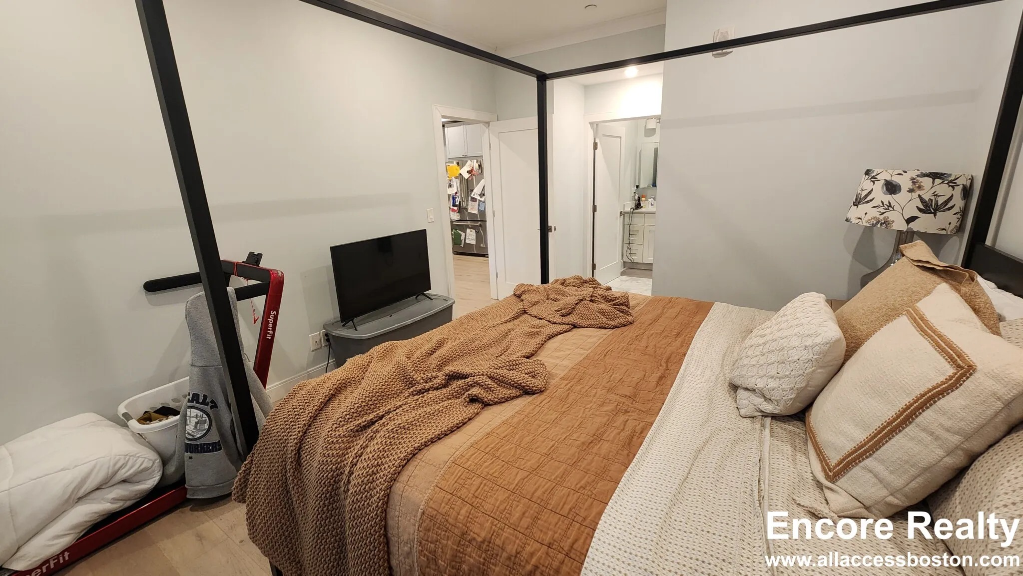 2 bed, 2 bath apartment for rent at 32 Cummins Highway Unit 2, Roslindale — photo 18 of 41