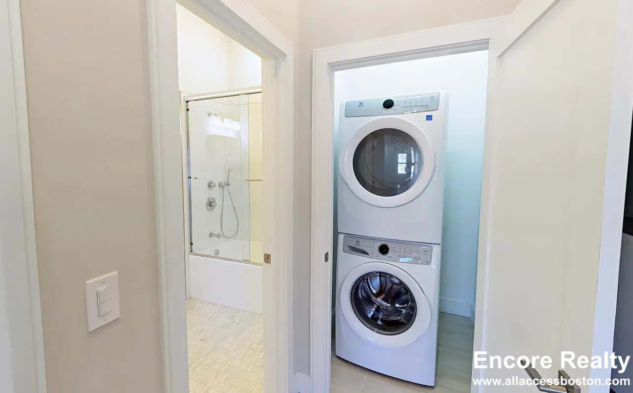 2 bed, 2 bath apartment for rent at 32 Cummins Highway Unit 2, Roslindale — photo 33 of 41