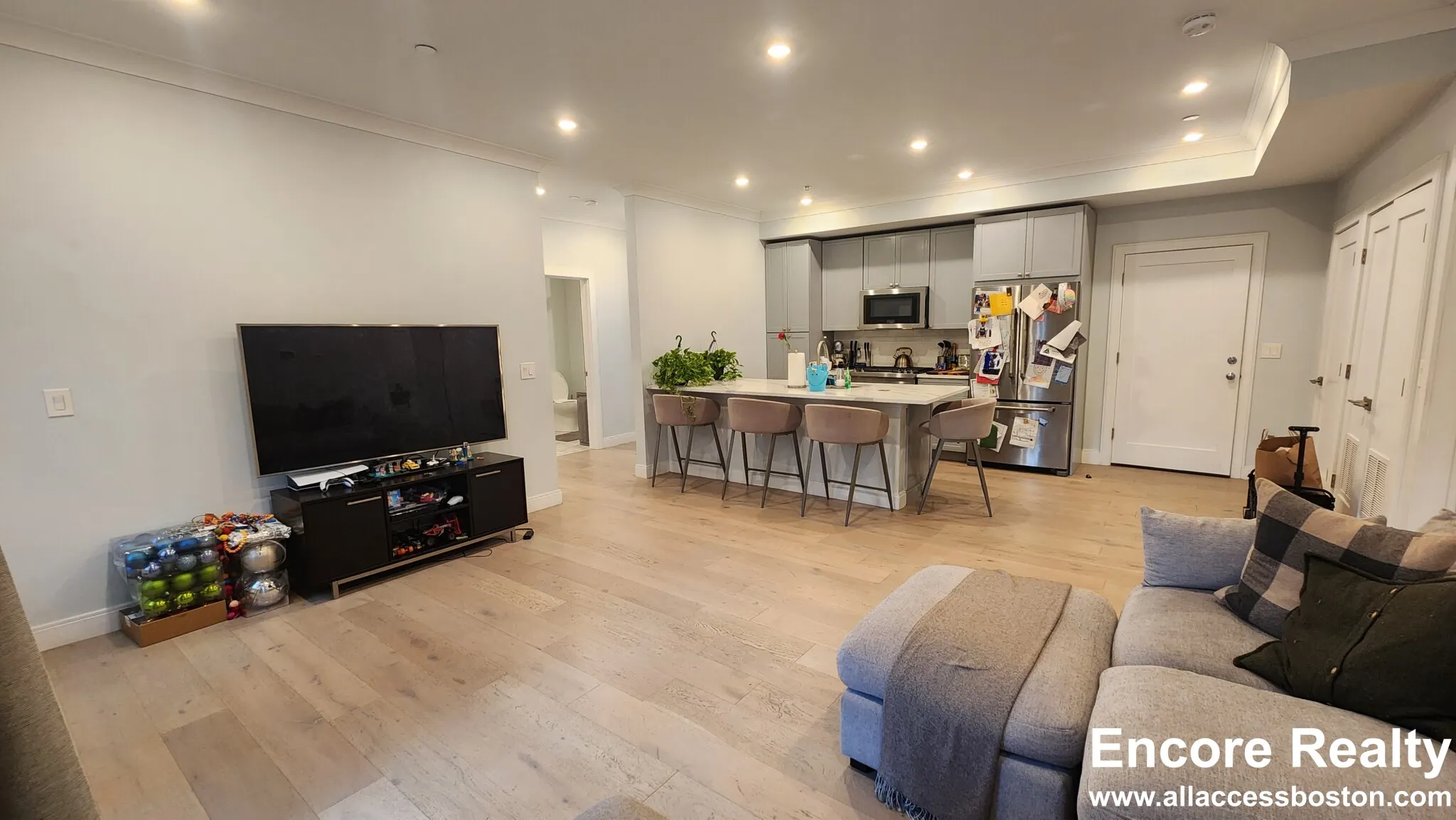 2 bed, 2 bath apartment for rent at 32 Cummins Highway Unit 2, Roslindale — photo 11 of 41