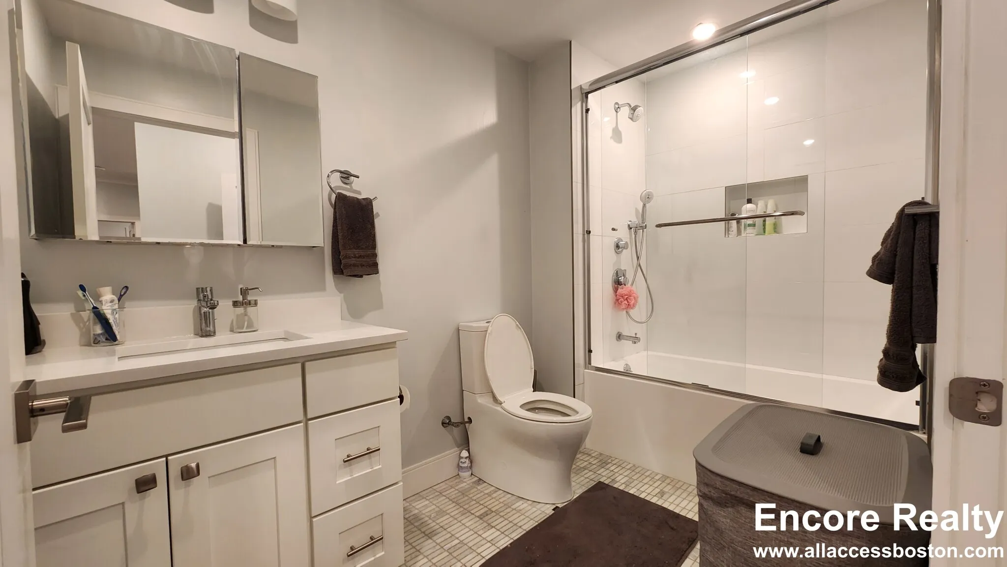 2 bed, 2 bath apartment for rent at 32 Cummins Highway Unit 2, Roslindale — photo 27 of 41