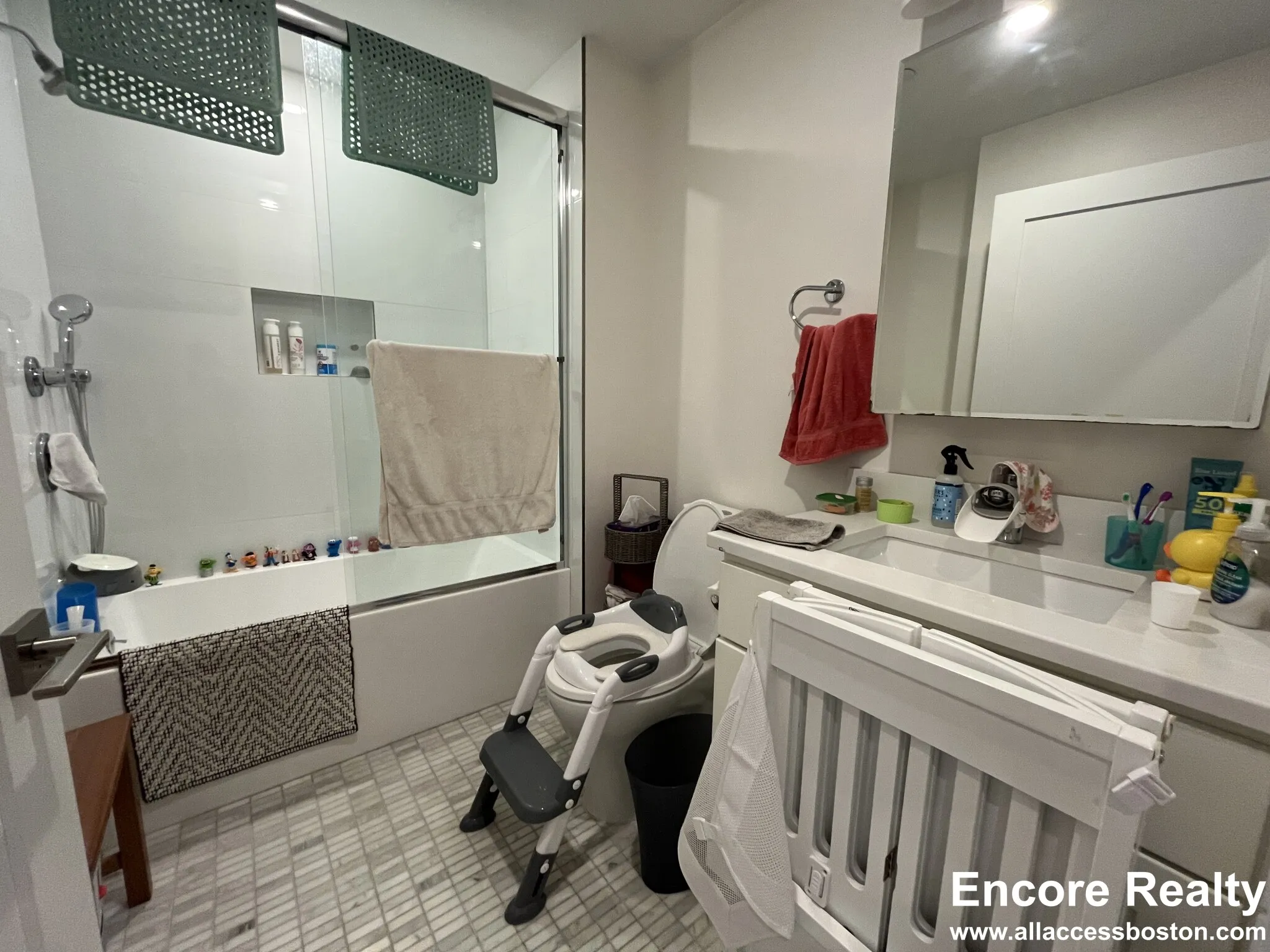 2 bed, 2 bath apartment for rent at 32 Cummins Highway Unit 4, Roslindale — photo 17 of 42