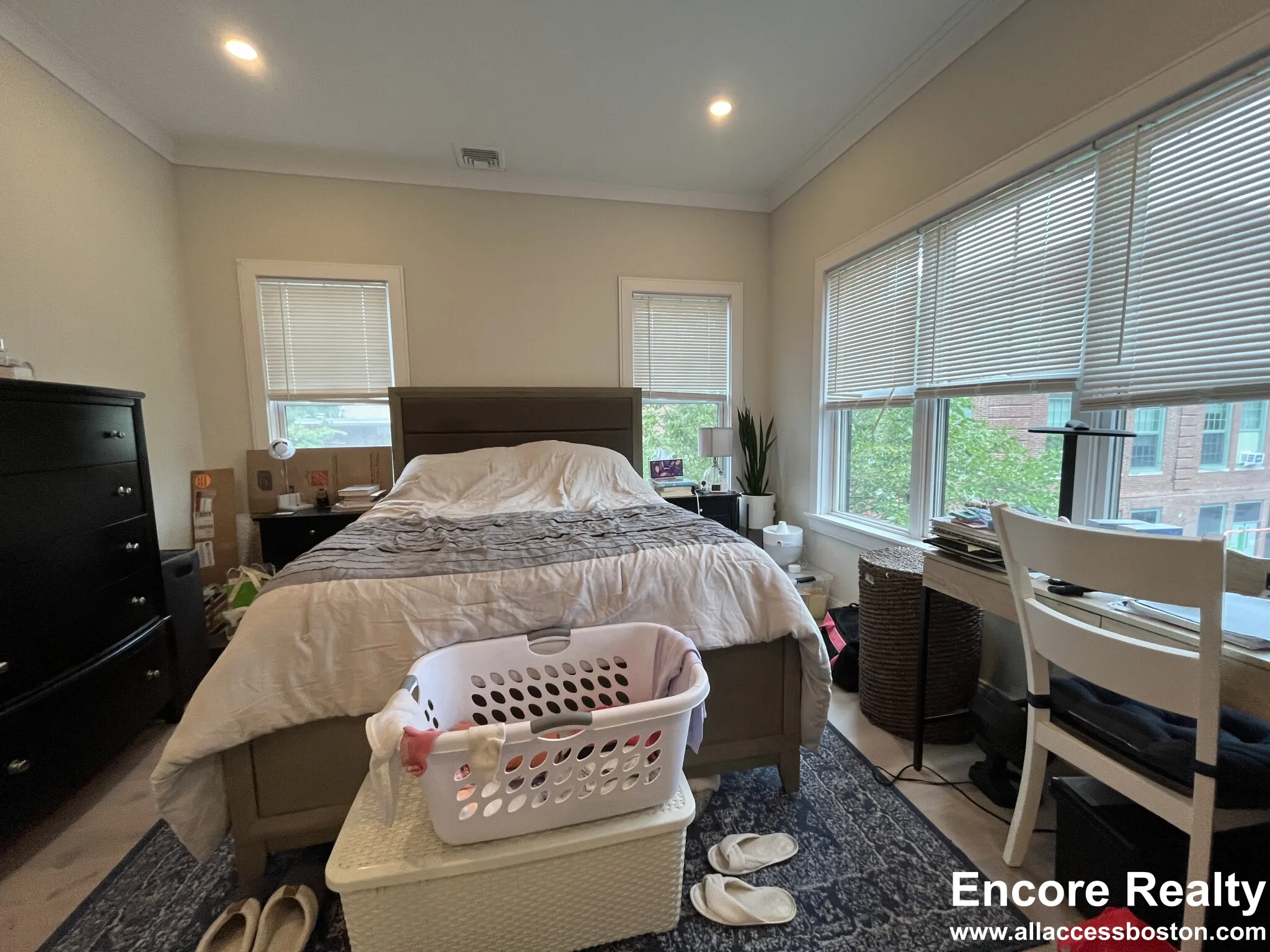 2 bed, 2 bath apartment for rent at 32 Cummins Highway Unit 4, Roslindale — photo 27 of 42