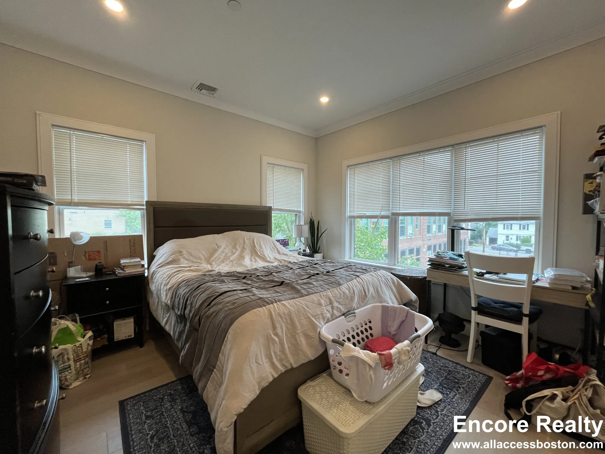 2 bed, 2 bath apartment for rent at 32 Cummins Highway Unit 4, Roslindale — photo 23 of 42