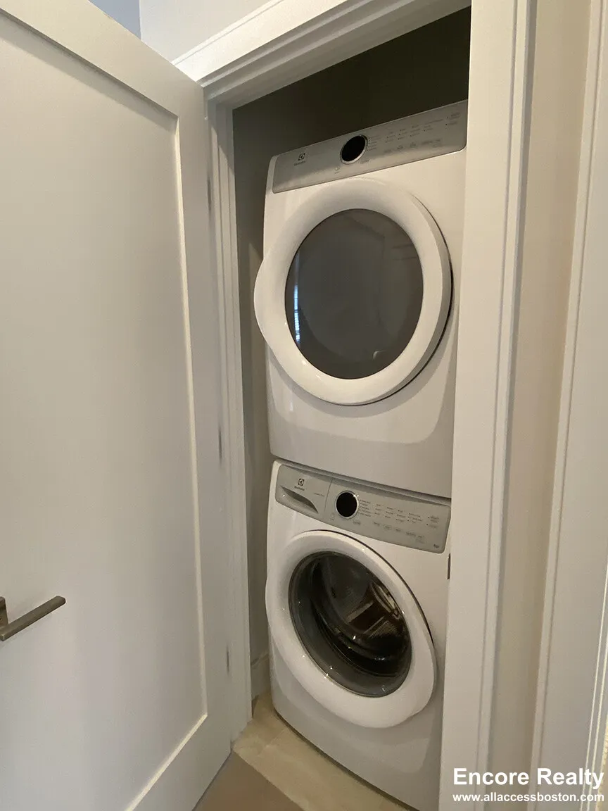 2 bed, 2 bath apartment for rent at 32 Cummins Highway Unit 4, Roslindale — photo 34 of 42