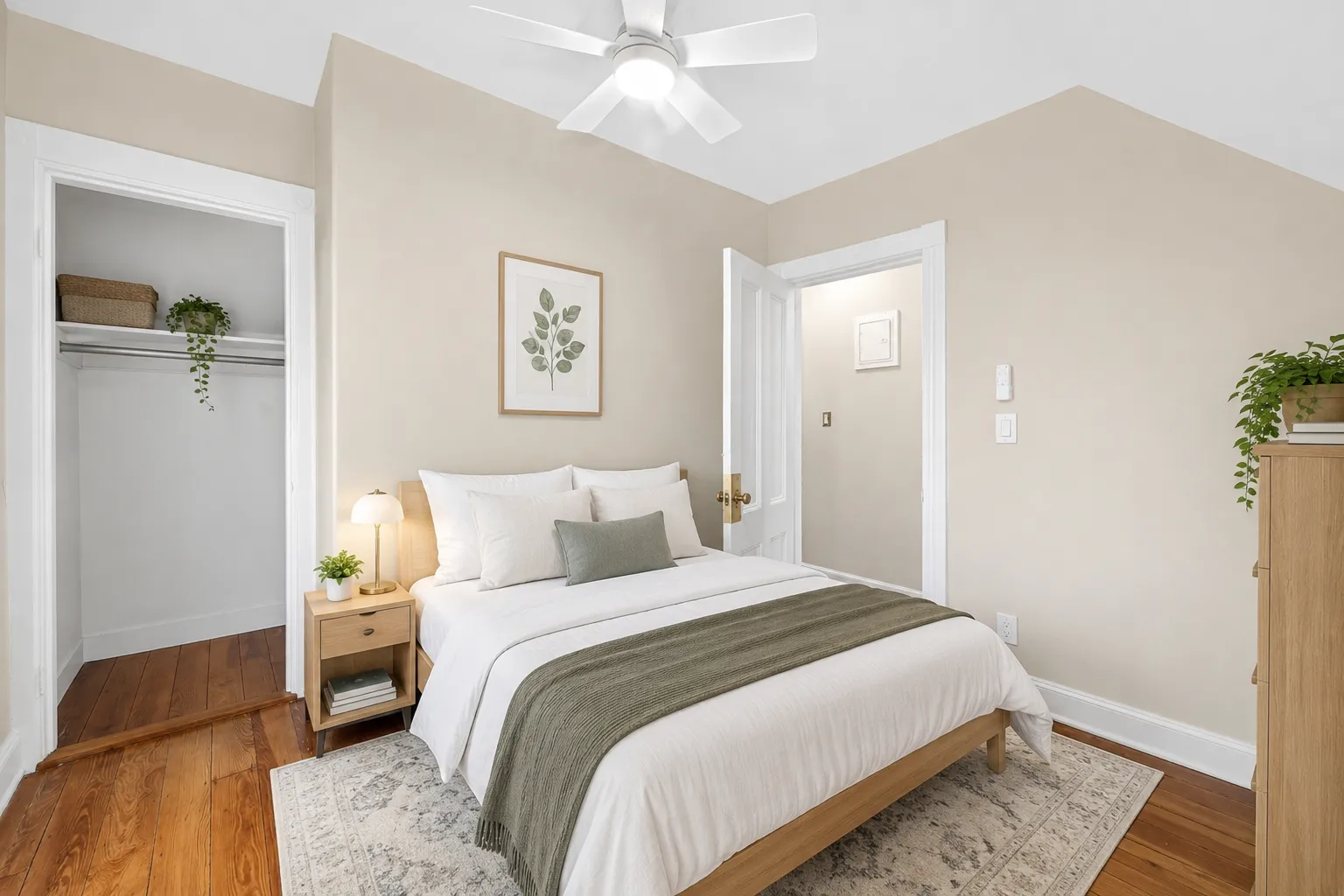5 bed, 2 bath apartment for rent at 32 Cushman Rd Unit 2, Oak Square — photo 3 of 18