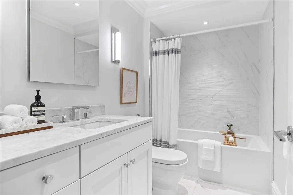 3 bed, 2 bath apartment for rent at 32 Derne St Unit 2C, Beacon Hill — photo 30 of 40