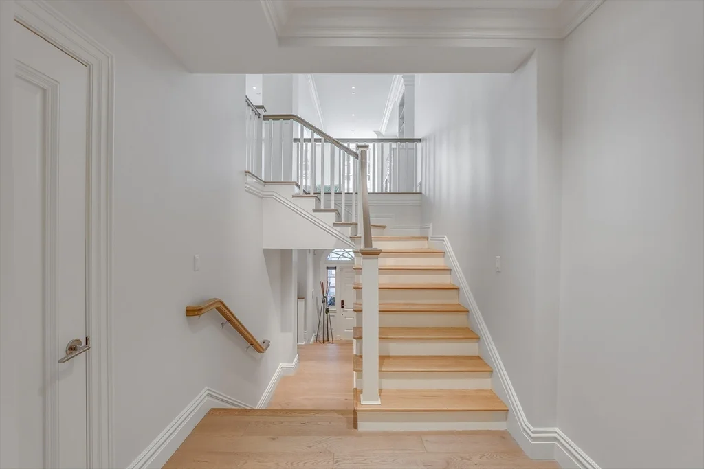 3 bed, 2 bath apartment for rent at 32 Derne St Unit 2C, Beacon Hill — photo 24 of 40