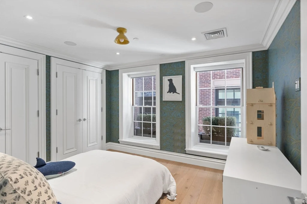 3 bed, 2 bath apartment for rent at 32 Derne St Unit 2C, Beacon Hill — photo 26 of 40