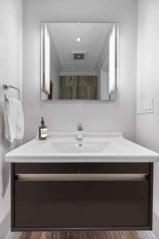 3 bed, 2 bath apartment for rent at 32 Derne St Unit 2C, Beacon Hill — photo 31 of 40