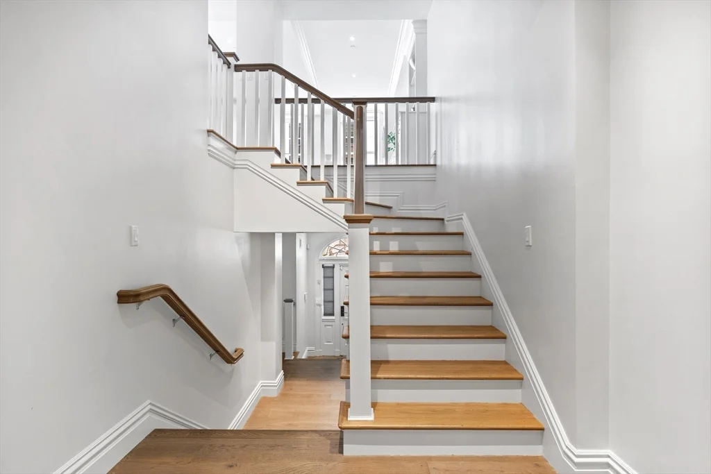 3 bed, 2 bath apartment for rent at 32 Derne St Unit 2C, Beacon Hill — photo 32 of 40