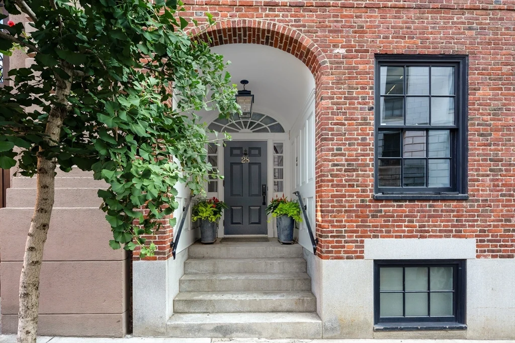 3 bed, 2 bath apartment for rent at 32 Derne St Unit 2C, Beacon Hill — photo 1 of 40