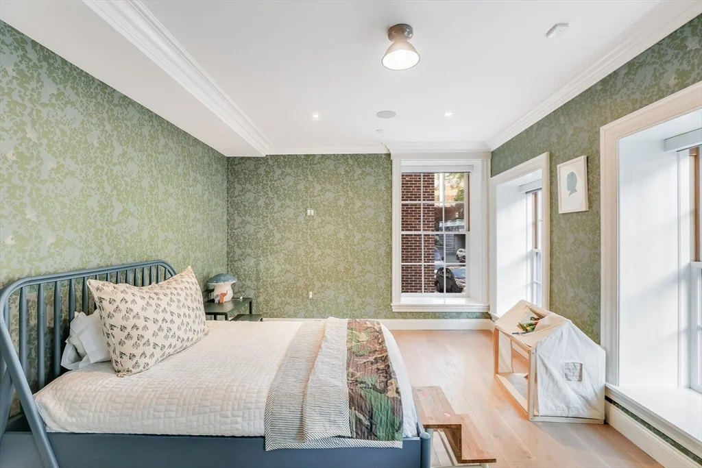 3 bed, 2 bath apartment for rent at 32 Derne St Unit 2C, Beacon Hill — photo 25 of 40