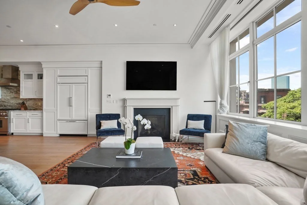 3 bed, 3 bath apartment for rent at 32 Derne St Unit 6B, Beacon Hill — photo 3 of 34