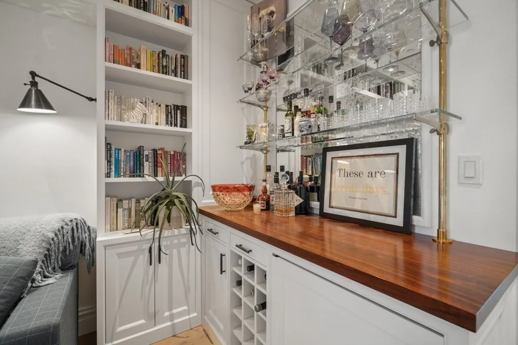 3 bed, 3 bath apartment for rent at 32 Derne St Unit 6B, Beacon Hill — photo 13 of 34