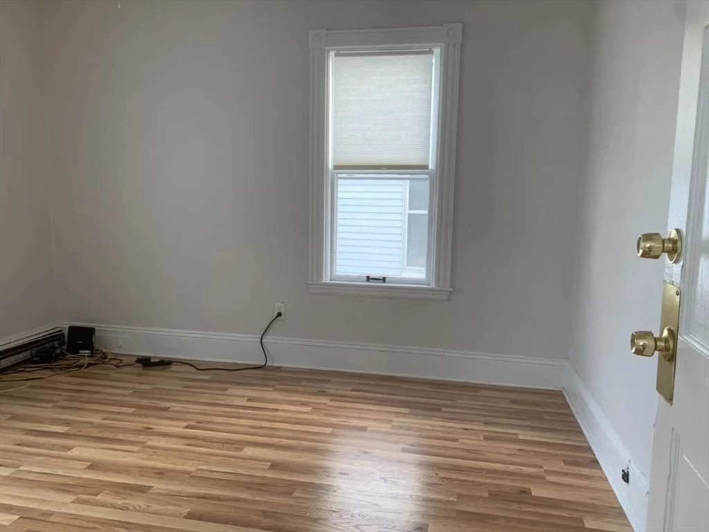 4 bed, 2 bath apartment for rent at 32 E Cottage Unit 2, Dorchester — photo 4 of 12